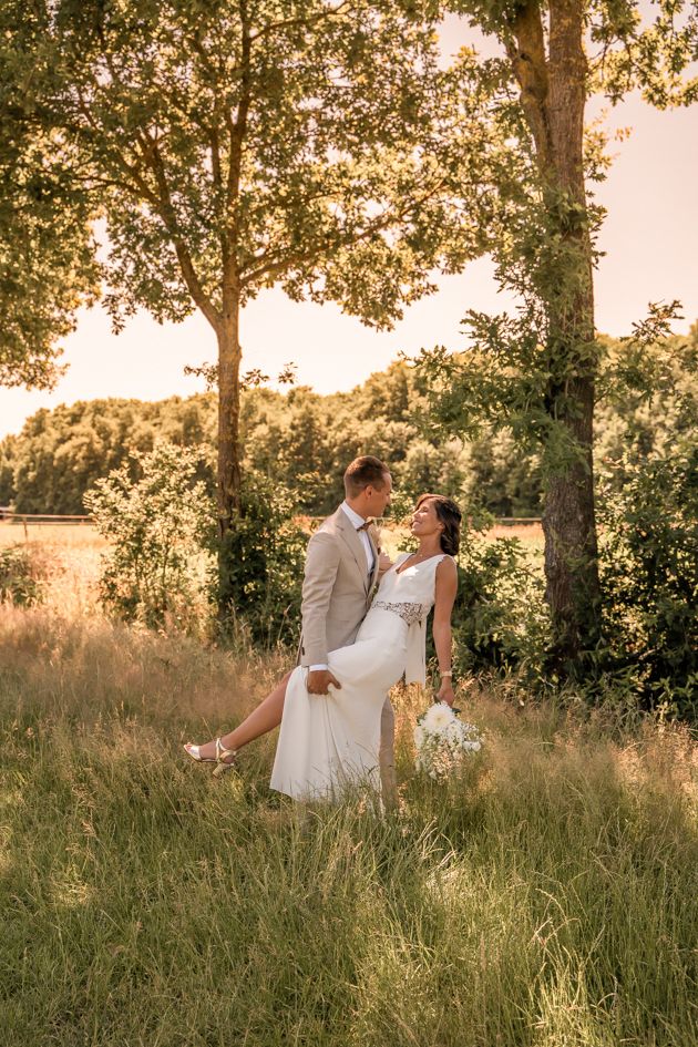 Als huwelijksfotograaf maak ik sprookjesachtige foto's met een warme stijl te Malle.